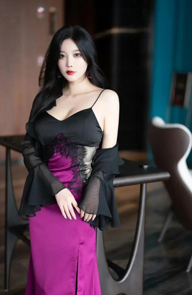 丰满壮实老熟女HD魅力不减，成熟韵味十足，岁月沉淀优雅风姿