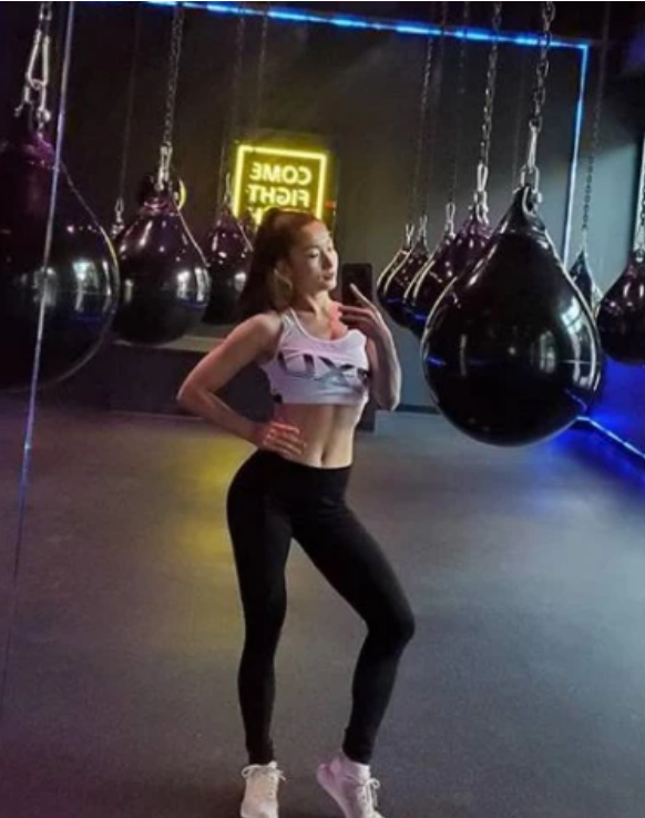 老熟女一区二区无码极致诱惑，高清无码精选，熟女专区热门推荐