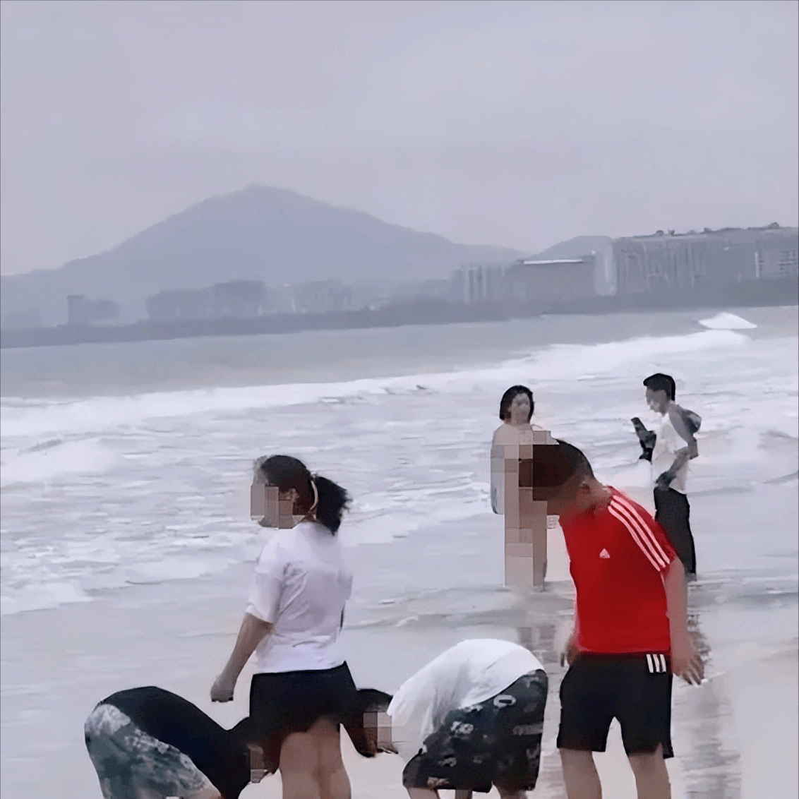 全裸体视频引发热议,网友热议其影响,专家呼吁理性看待 全裸体视频引发热议,网友热议其影响,专家呼吁理性看待