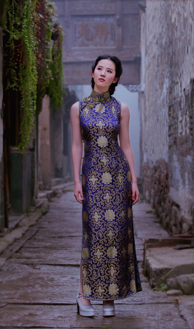 成熟丰满少妇浜的迷人魅力与风情，展现独特韵味，吸引无数目光