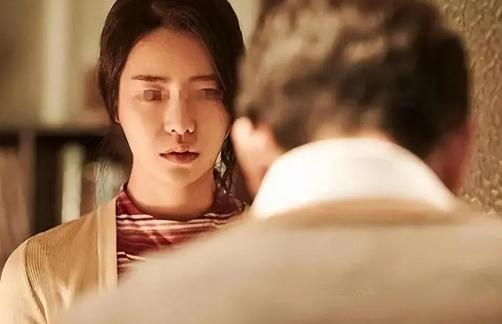 2.偷拍熟女B的日常，真实生活记录，意外发现她的另一面