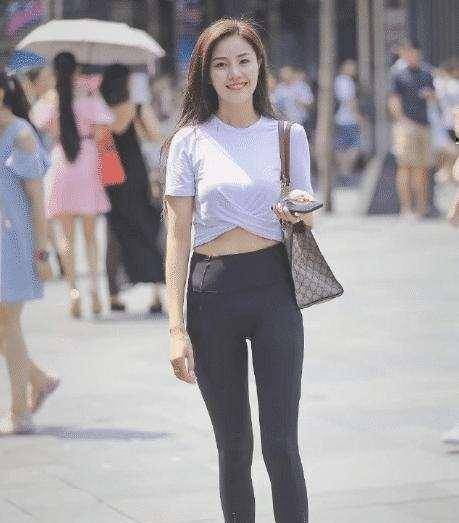 2.爆熟女优雅自信绽放独特光芒引领潮流