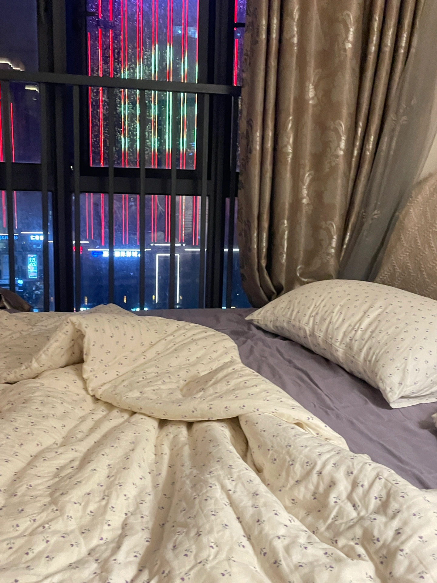 丰满人妻熟妇AV无码精彩片段，高清画质极致体验，深夜独享私密时光
