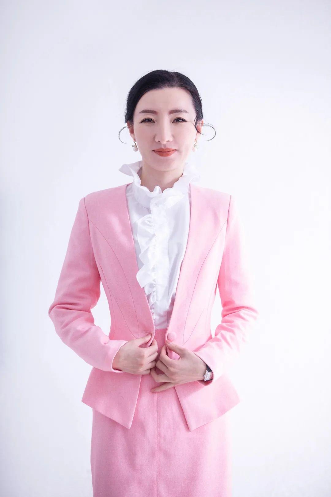 中国熟妇的优雅魅力，岁月沉淀的成熟风情，自信绽放的女性风采