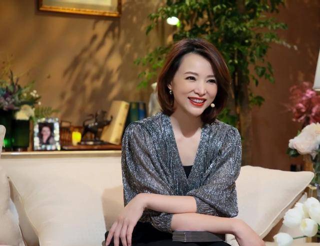 2.伊人香线综合在线引领潮流，打造优雅魅力，尽显女性风采