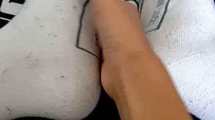 女人穿白袜挠脚心视频网站下载，挠脚心视频tk阅读浜，白袜挠痒搞笑片段合集
