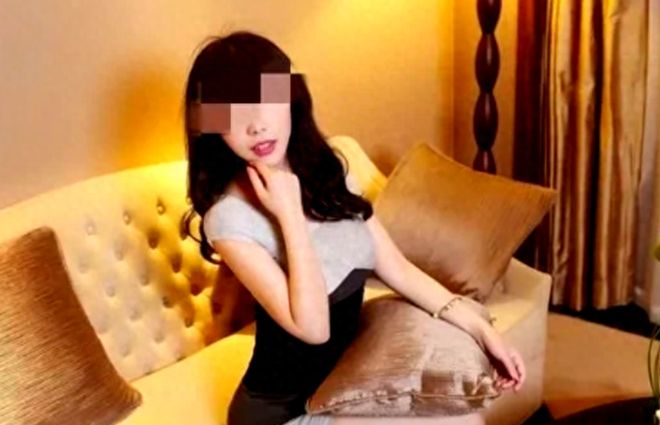 东北少妇高潮的激情瞬间，深夜独处，欲望燃烧，难以自控的放纵体验
