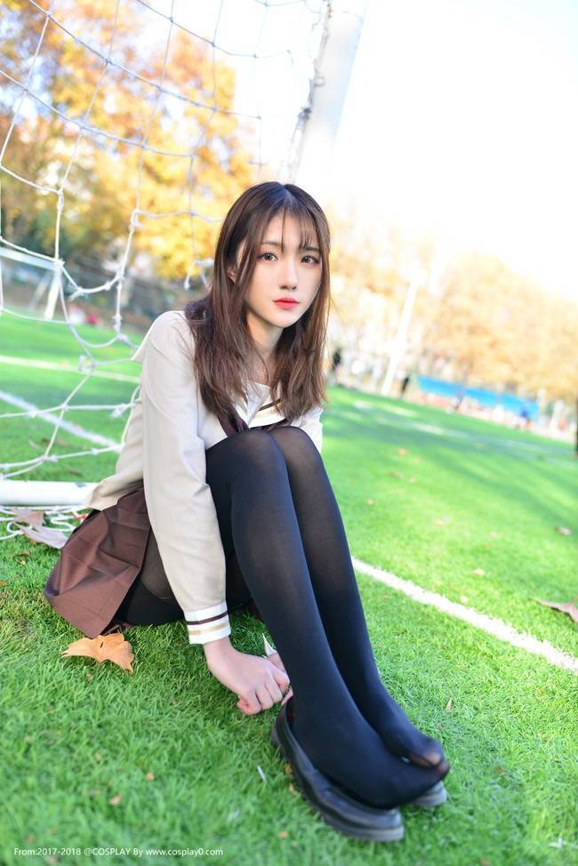 白嫩小脚丫玉足夹茎的诱惑，足控福利写真，展现极致性感美足特写