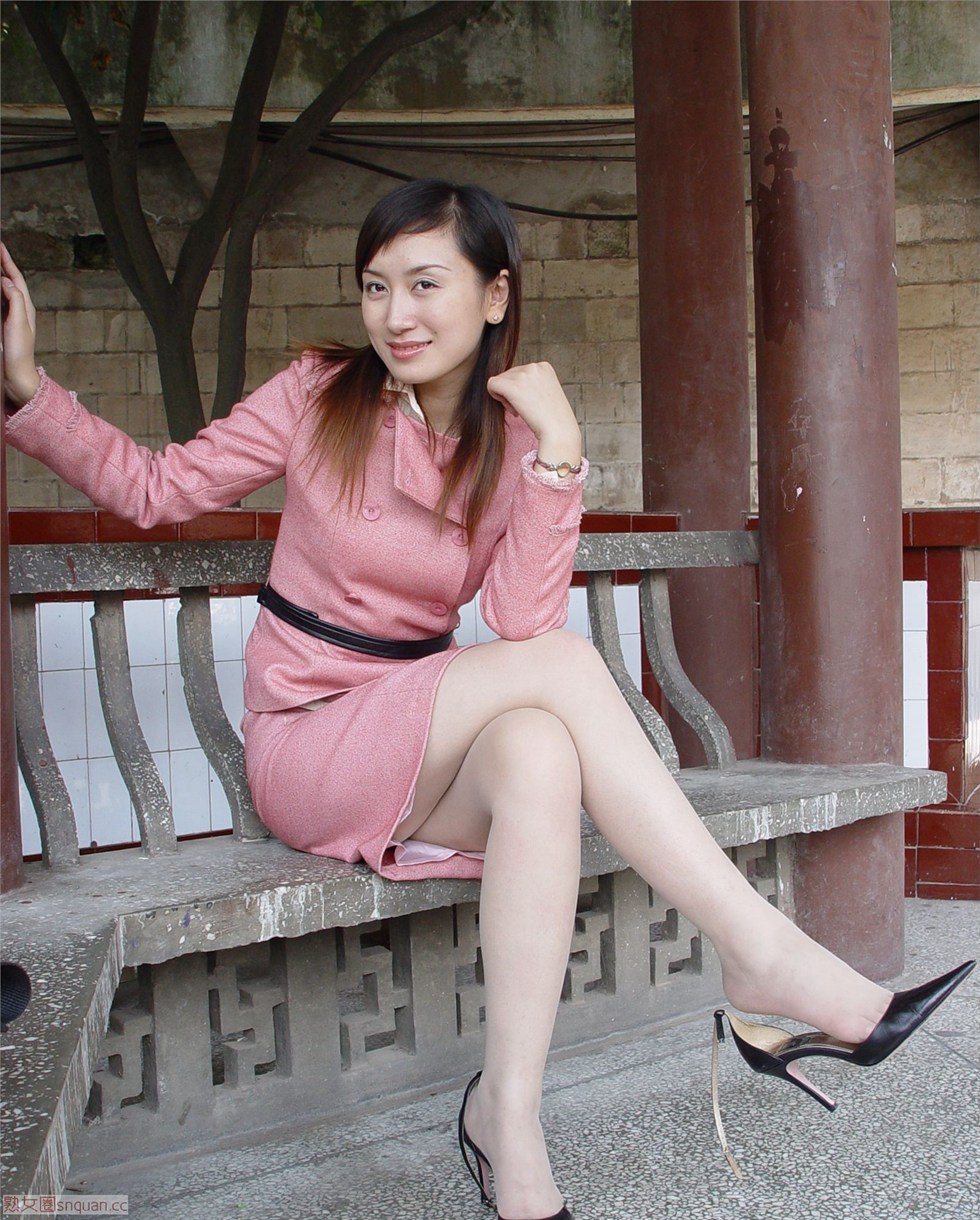 熟女少妇免贯一区二区风情，魅力无限，精彩纷呈