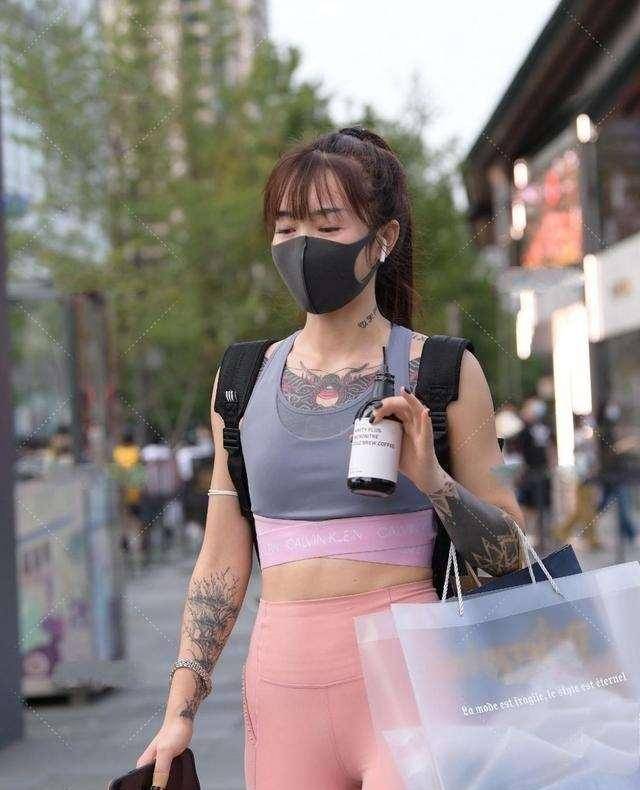 亚洲熟女经典魅力绽放，优雅气质永存，岁月沉淀的风情万种