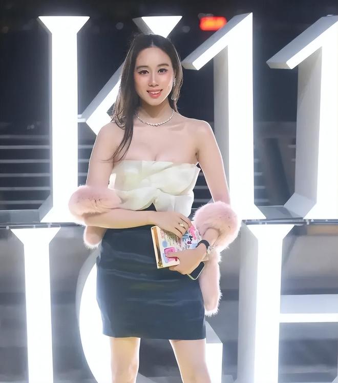 王局长解开乳罩吃胸引发热议