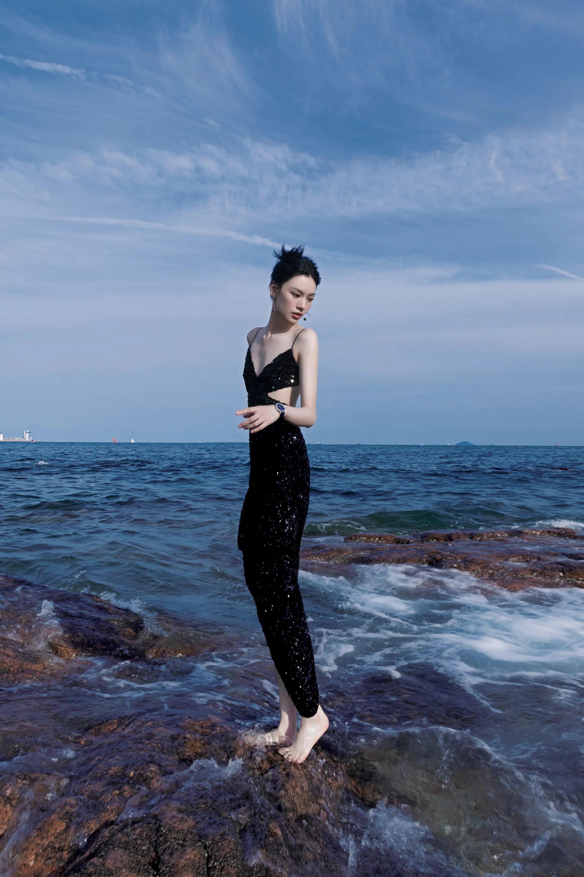 美女片毛浜风情大片，绝美海景与时尚写真，展现独特海滨魅力