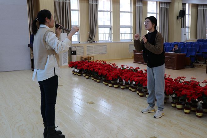 2.四川少妇槡BBBB视频，真实生活片段，展现日常魅力与风采