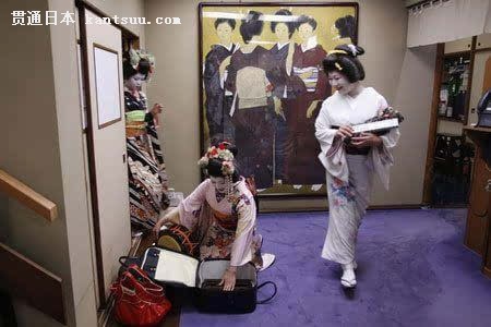 日本人浜风情探秘，漫步海岸线，感受独特文化与自然美景