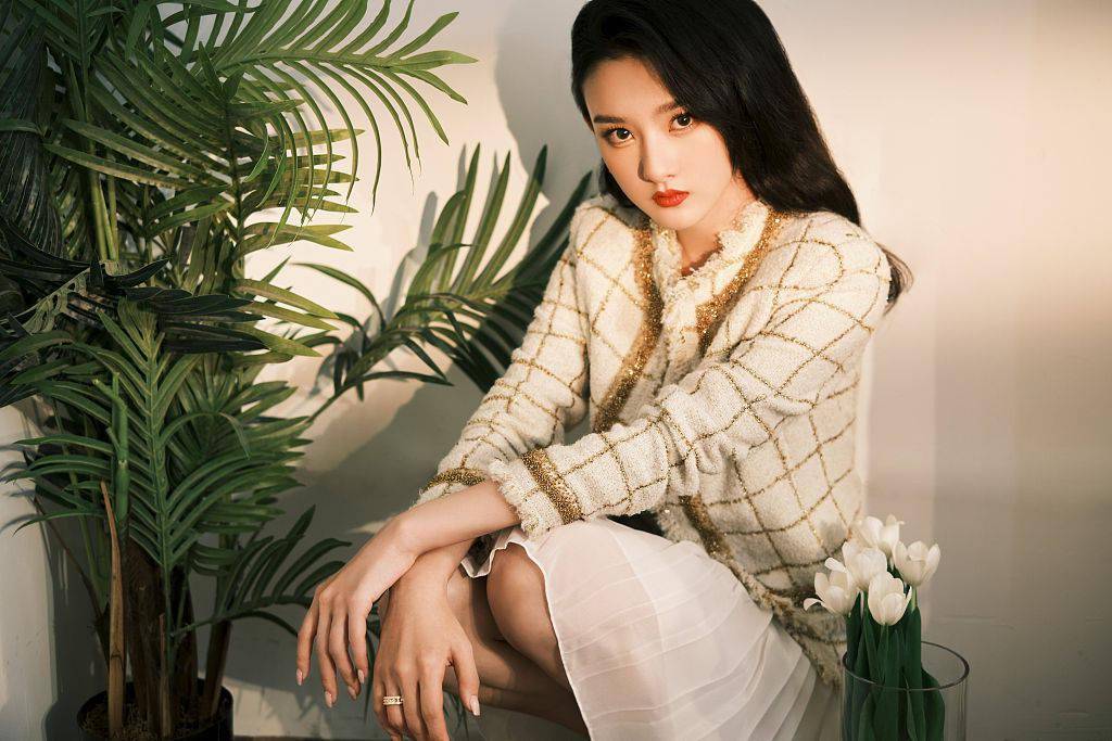 真实熟女AV魅力绽放，熟女风情无限诱惑，尽享成熟女性独特韵味