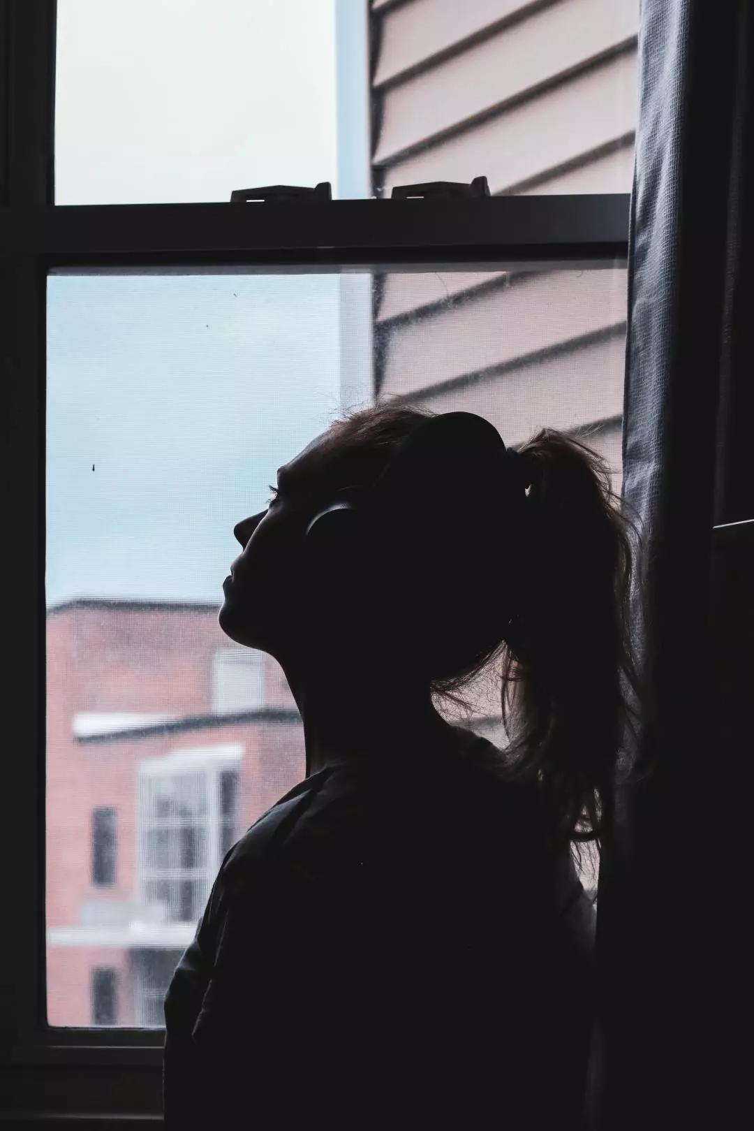 寂寞少妇深夜用茄子自慰,激情A片点燃欲望,独处时光难耐诱惑 寂寞少妇深夜用茄子自慰,激情A片点燃欲望,独处时光难耐诱惑