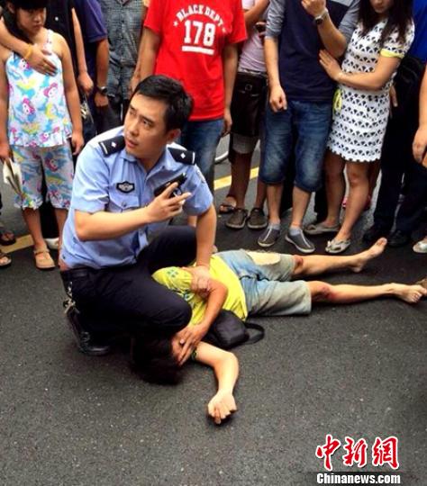 四川成人黄色大片浜引发热议，网友热议其内容尺度，导演回应争议不断