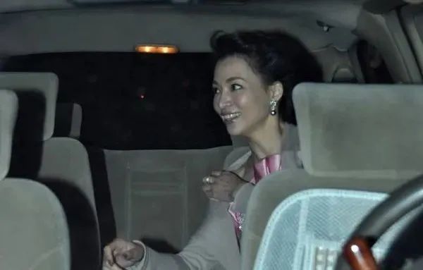 邻居老太婆的隐秘情事，一段离奇邂逅，深夜缠绵的意外风流