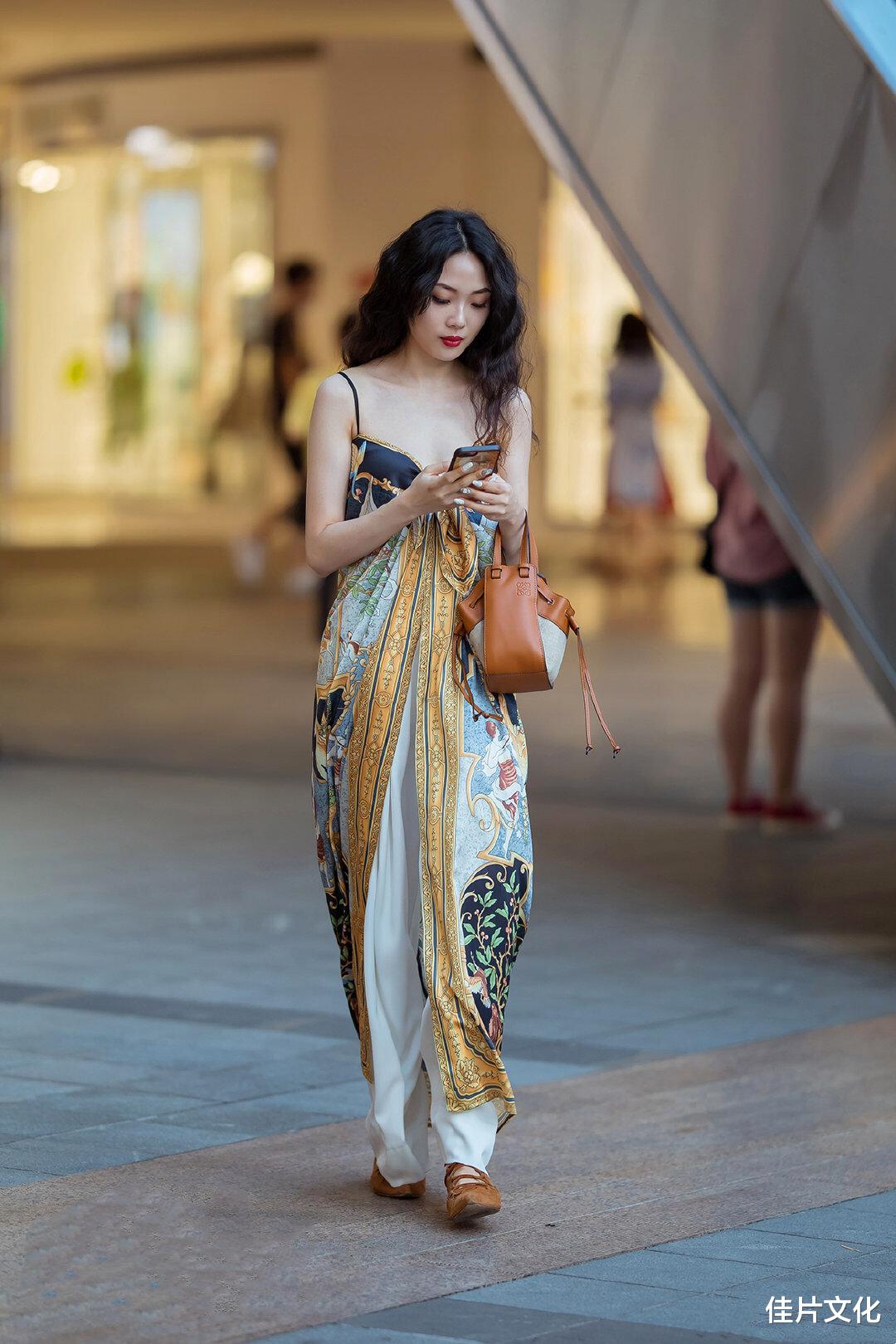 丰满少妇一区二区风情万种，魅力无限惹人醉，成熟韵味尽显优雅