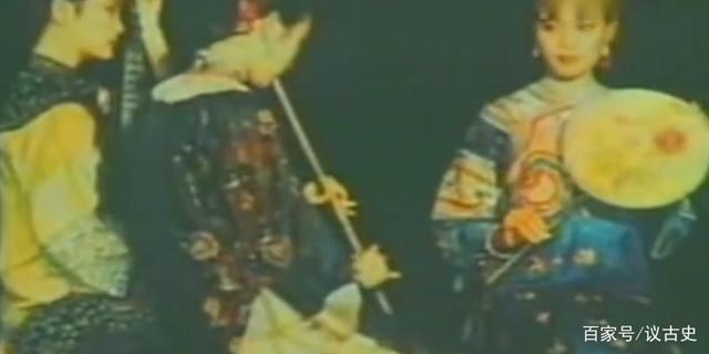 70岁老太婆一级特黄A片浜滨江夜话传奇，黄昏恋曲，银发激情绽放