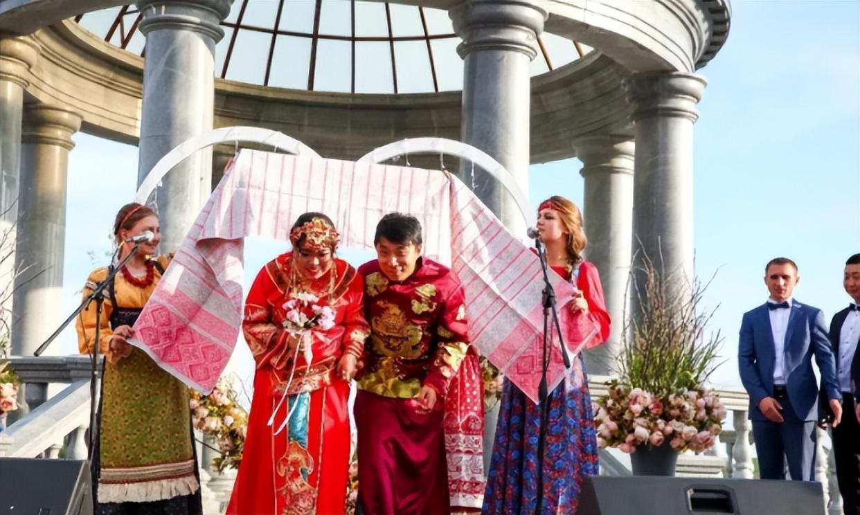 欧美日韩人妻风情万种，魅力无限，探索异域婚姻文化的独特韵味