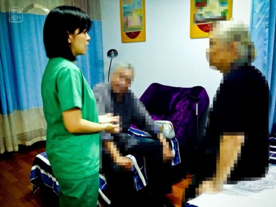 2.现场做爱，探索亲密关系，提升愉悦感，分享实用技巧