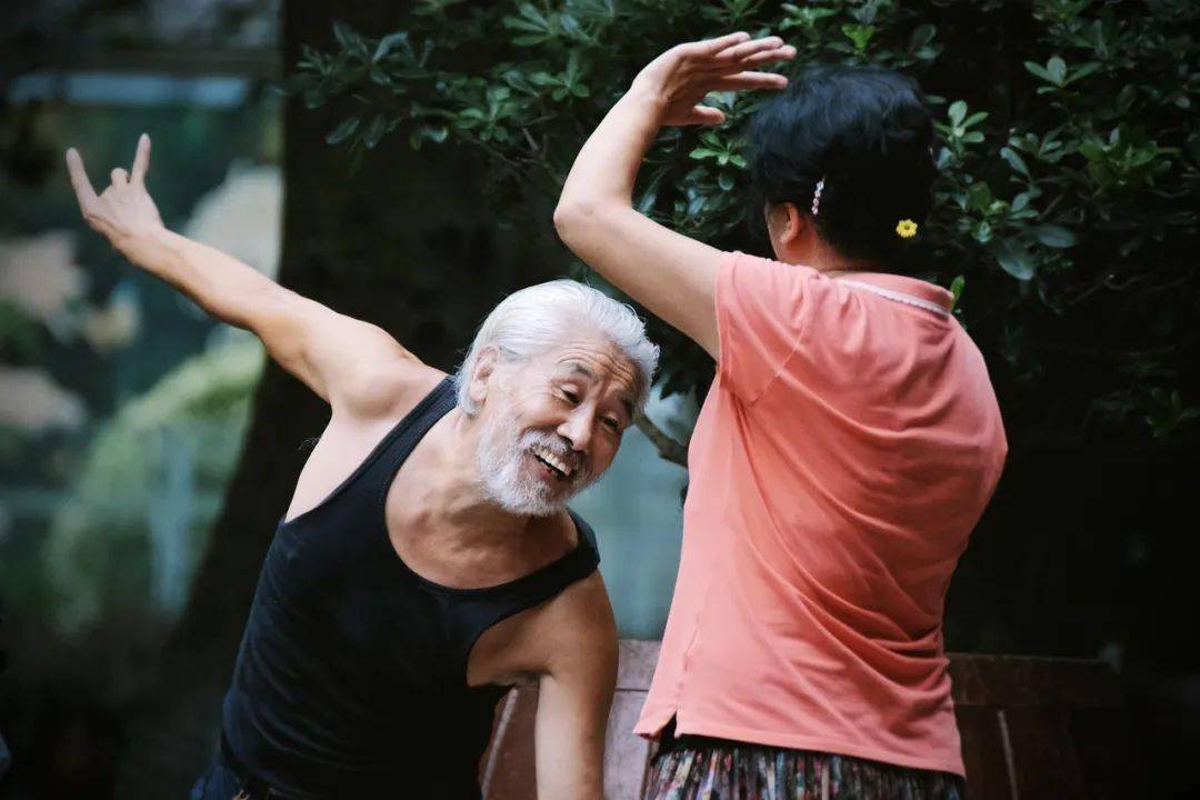 中国老头操奶奶晚年生活故事，乡村爱情回忆，传统家庭温情