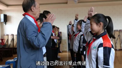 淫乱A引发社会争议，道德底线受挑战，如何正确引导青少年价值观