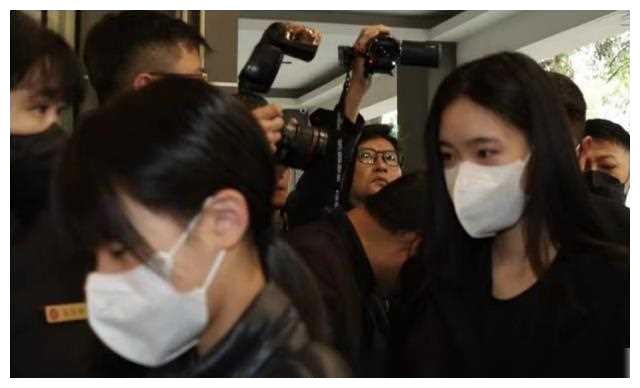 老头操女人引发社会热议，探讨老年情感需求，关注两性关系平衡