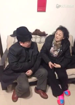 东北二老头玩肥老太视频www.mmsejj989.xyz浜，搞笑片段引热议，乡村生活趣味多，网友直呼太真实