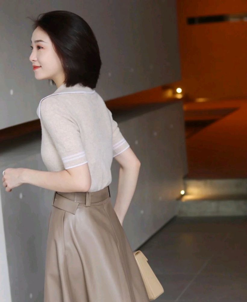 2.久久老熟女优雅从容，岁月沉淀韵味，成熟女性独特风情展现
