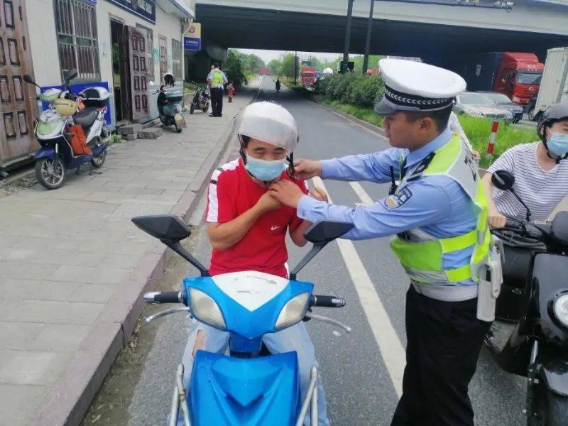 野外强开丫头嫩苞视频揭秘真实案例，少女深山遇险全程，警方破获犯罪团伙细节曝光