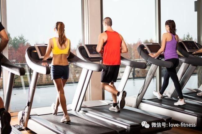 中国熟女裸体广场舞引发热议,探讨中老年健身自由,社会审美与道德边界 中国熟女裸体广场舞引发热议,探讨中老年健身自由,社会审美与道德边界