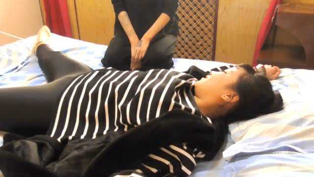 女学生裸体挠全身tk丨vk引发热议，校园安全引关注，如何防范类似事件