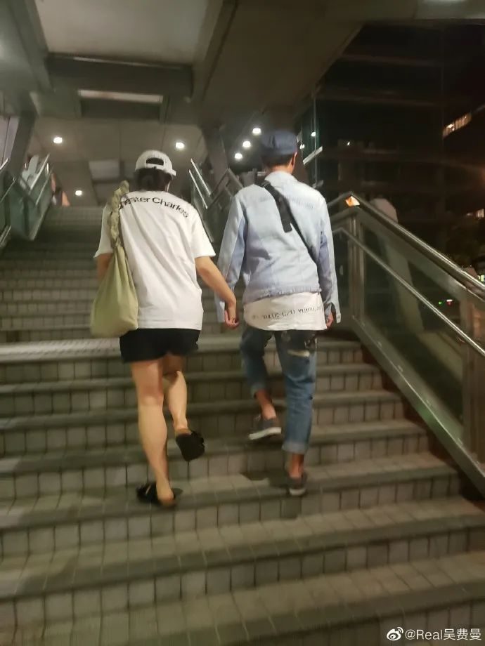 北京老熟女3p露脸浜真实经历，揭秘背后故事，探索都市隐秘情感世界