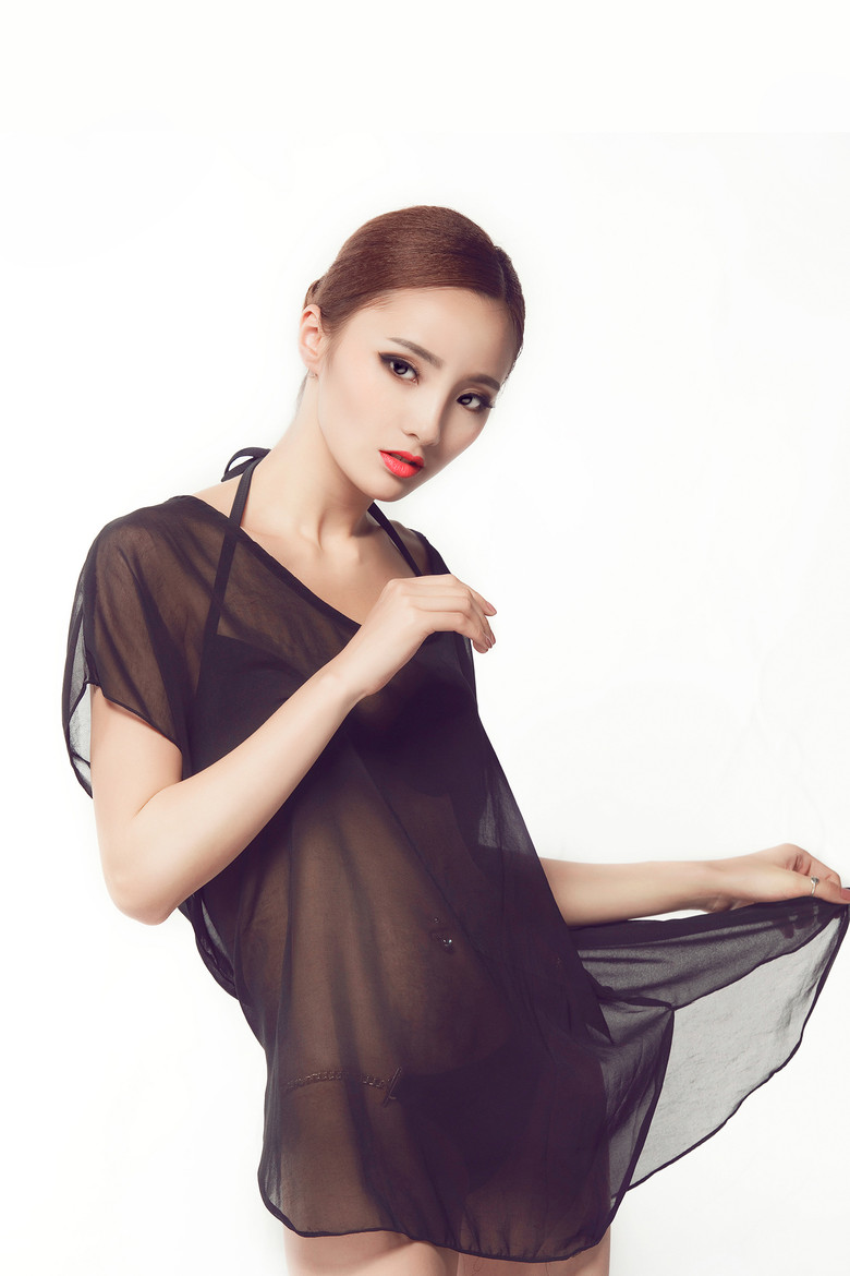 欧美少妇啪激情瞬间，性感辣妈私密写真，火热诱惑撩人心弦