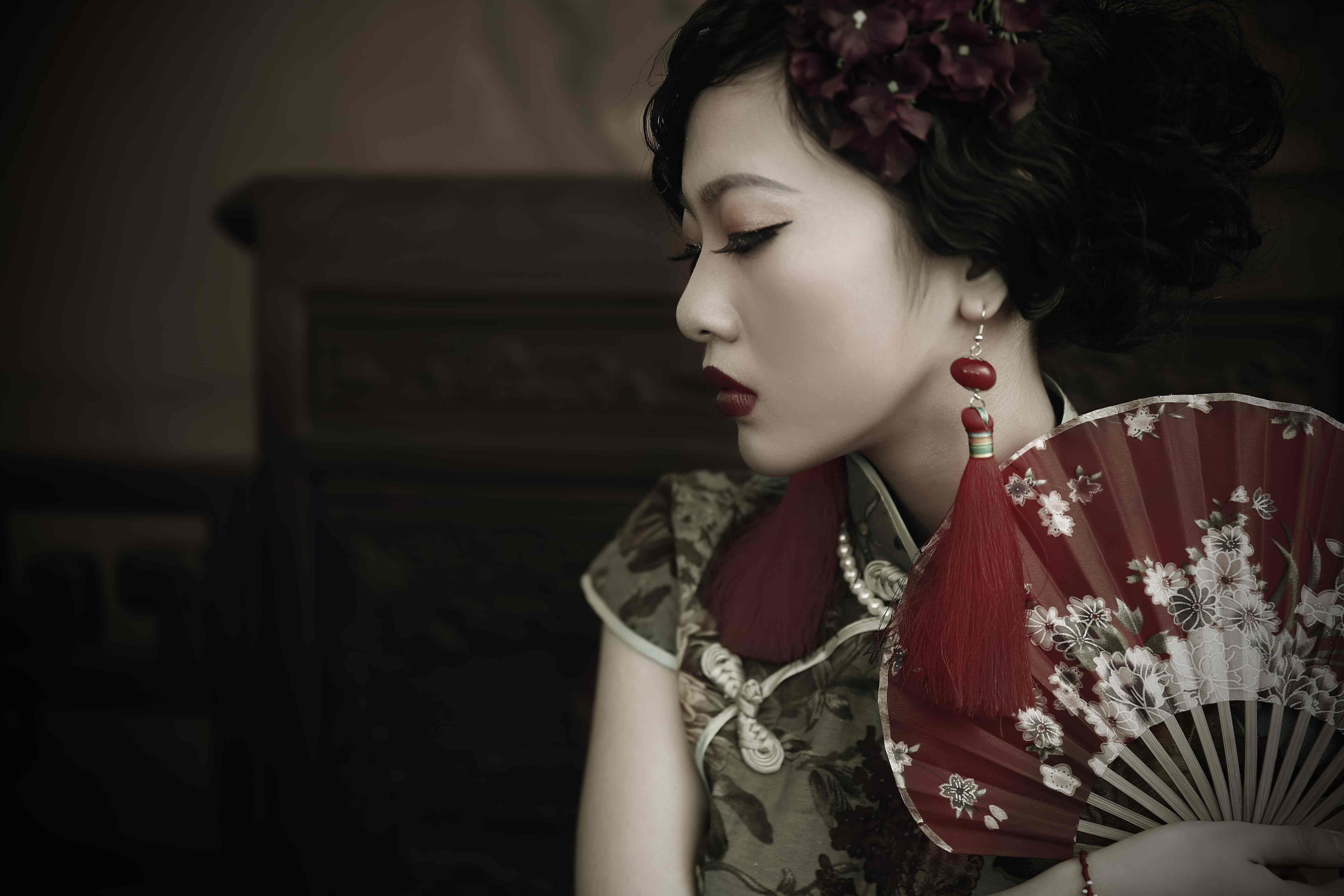 2.国产精品老熟女优雅自信，风华绝代，绽放独特韵味与魅力