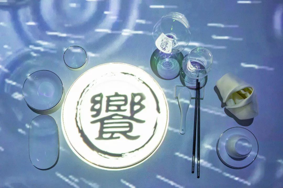 欧美人与物动XXXZZZZ探索现代艺术中的动态表现，欧美艺术家如何诠释人与物的互动，创新与传统的碰撞