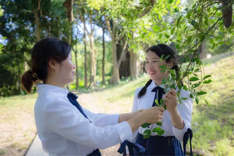 久久伊人97经典重现，重温青春记忆，感受永恒魅力与感动