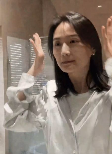 1.娇妻客厅呻吟黑人玩得欢