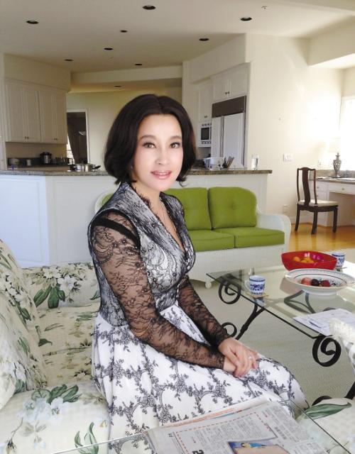 熟妇超碰风情万种，熟女欲望交织，深夜禁忌诱惑无限