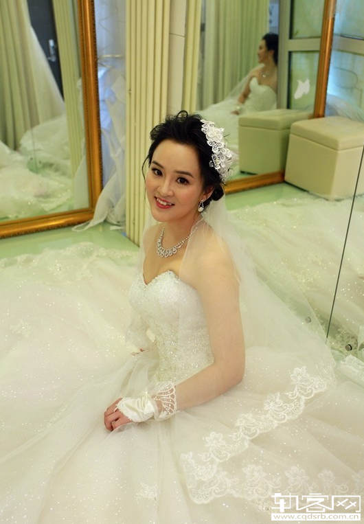 熟妇的爰绽放岁月风情，优雅熟女魅力，诠释成熟女性独特韵味