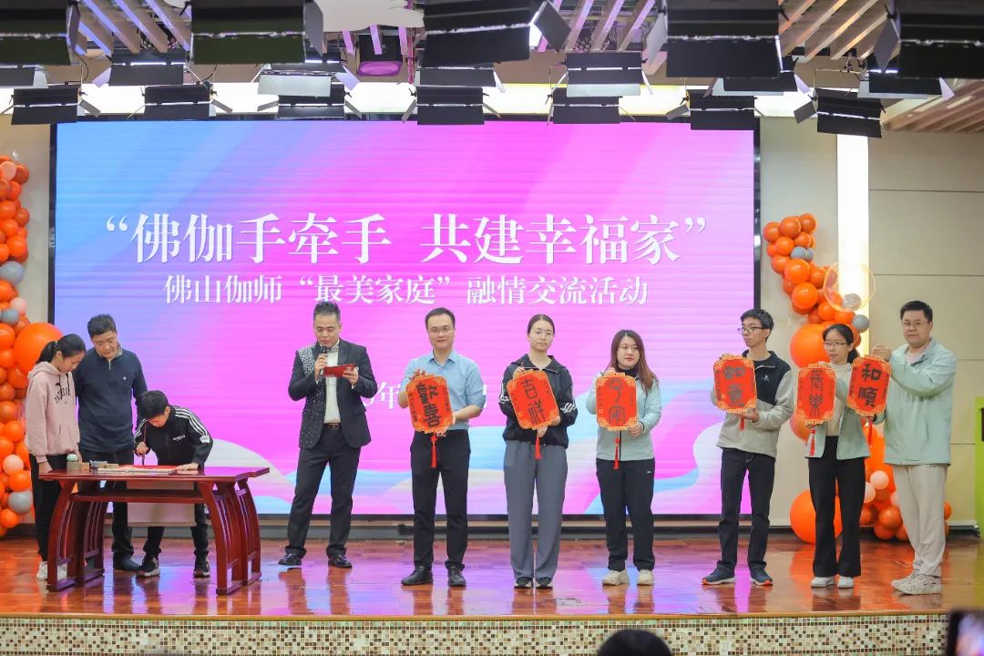 男生女生一起努力生孩子，携手共建幸福家庭，创造美好未来
