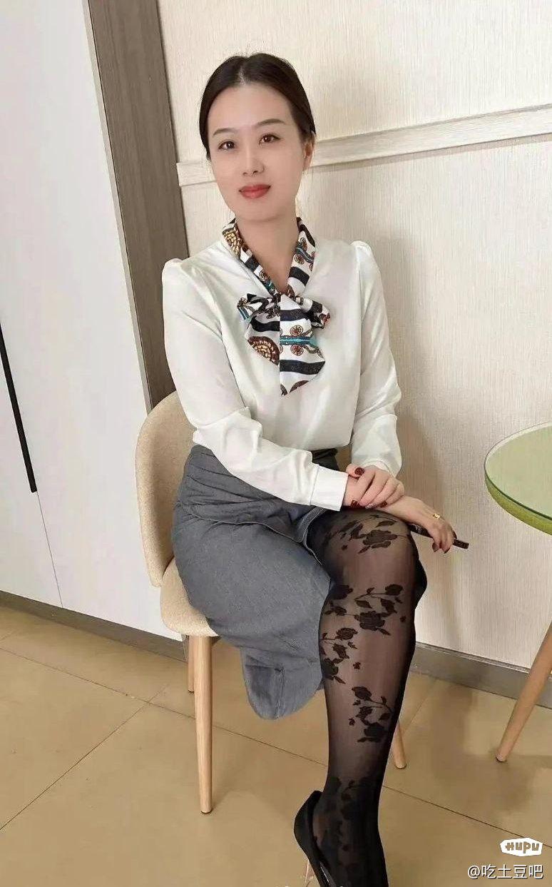 国产熟妇久久777777魅力不减，风情万种，岁月沉淀的优雅韵味