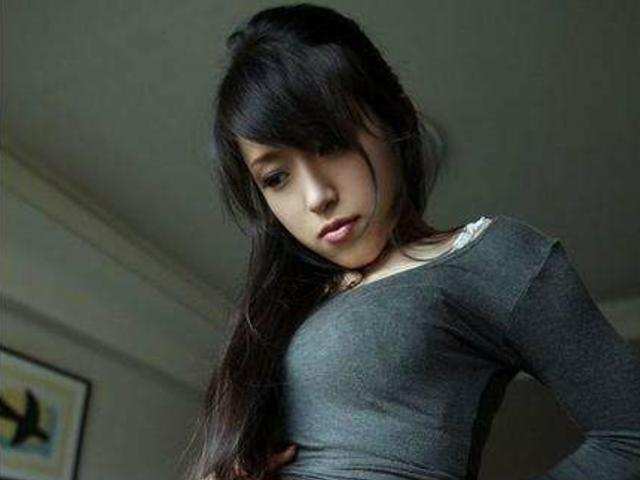 丰满女屁叫男人操浜的激情碰撞，欲望燃烧的深夜狂欢，探索极致快感的秘密