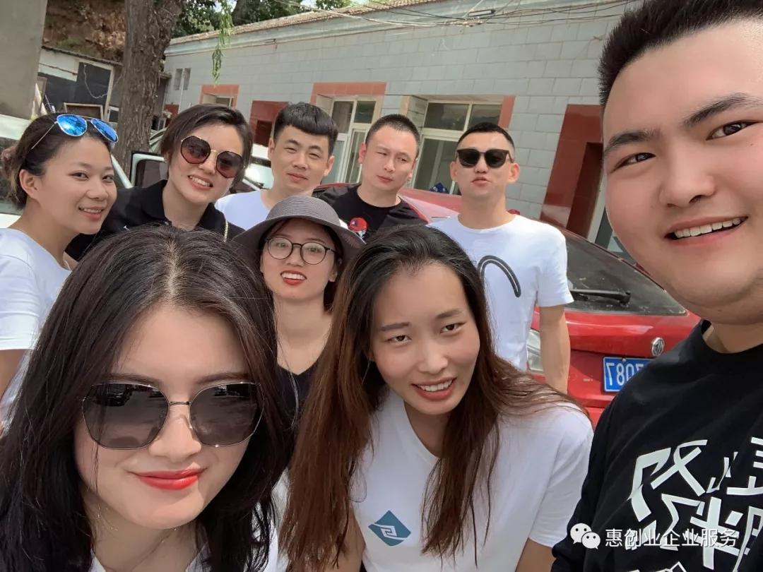 激情五月天六月婷婷绽放夏日热情，青春飞扬，梦想起航的季节