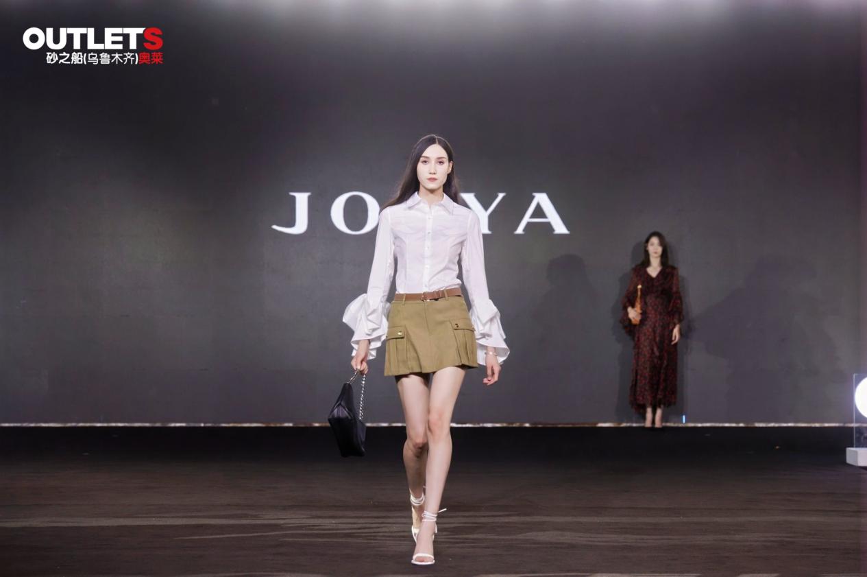 国产美女BB惊艳亮相，展现东方魅力，引领时尚潮流新风尚