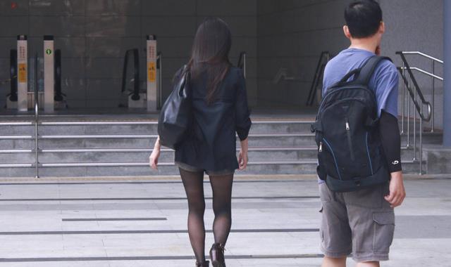 日本寂寞少妇自慰的隐秘夜晚，独居女性的欲望释放，深夜自我慰藉的心路历程