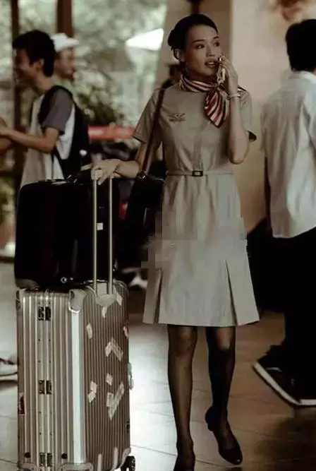 制服下裸全着航空6空姐制服诱惑，揭秘空乘人员着装规范，飞行中的时尚与职业魅力