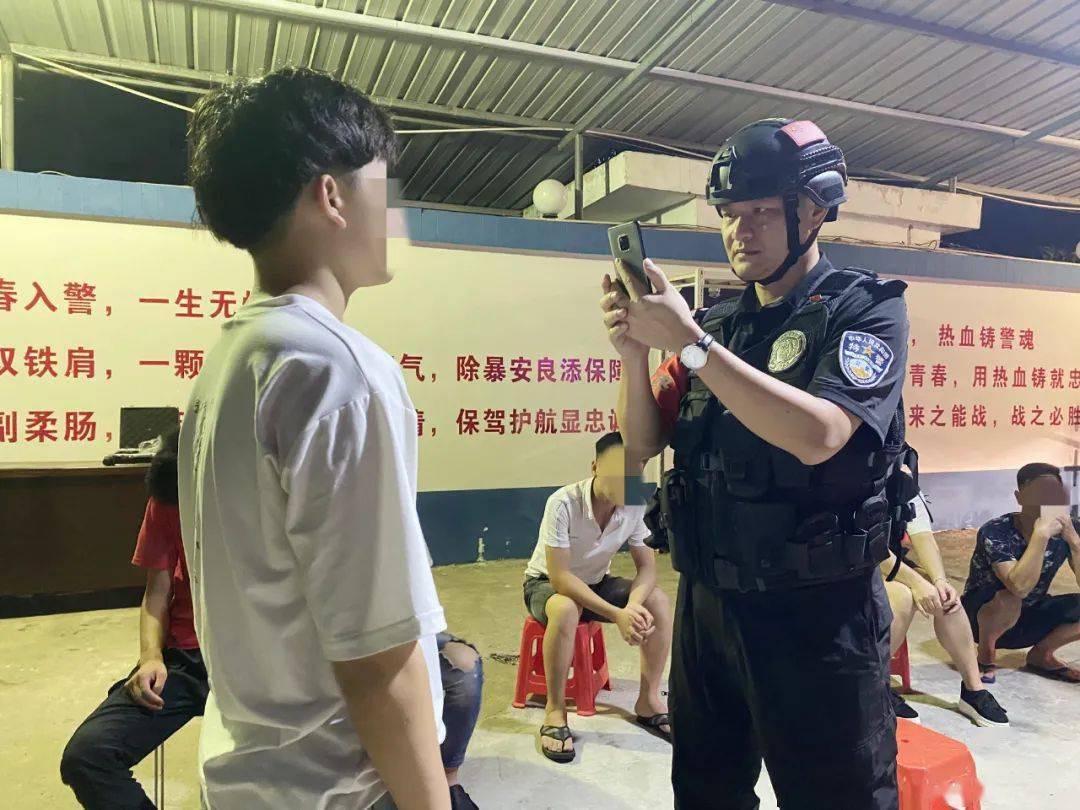 卖婬全套看A片揭秘地下产业链,暗网交易内幕曝光,警方严厉打击行动 卖婬全套看A片揭秘地下产业链,暗网交易内幕曝光,警方严厉打击行动